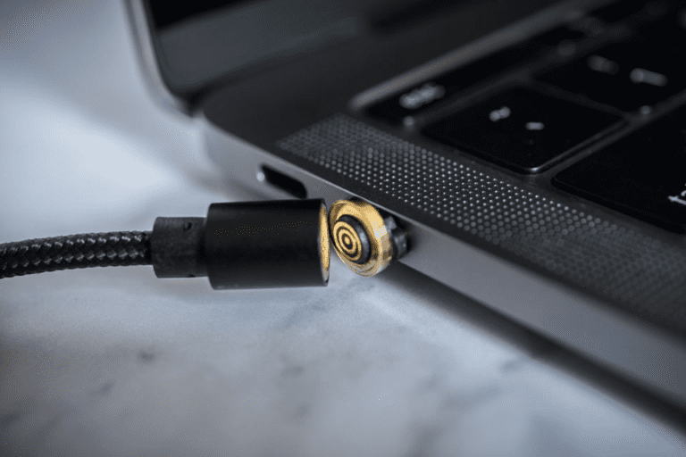 How does a magnetic charging cable work